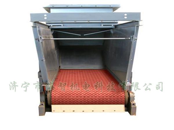 防腐蝕帶式（甲帶）給料機采用了防打滑膠帶，防止在物料輸送過程中造成撒料后果